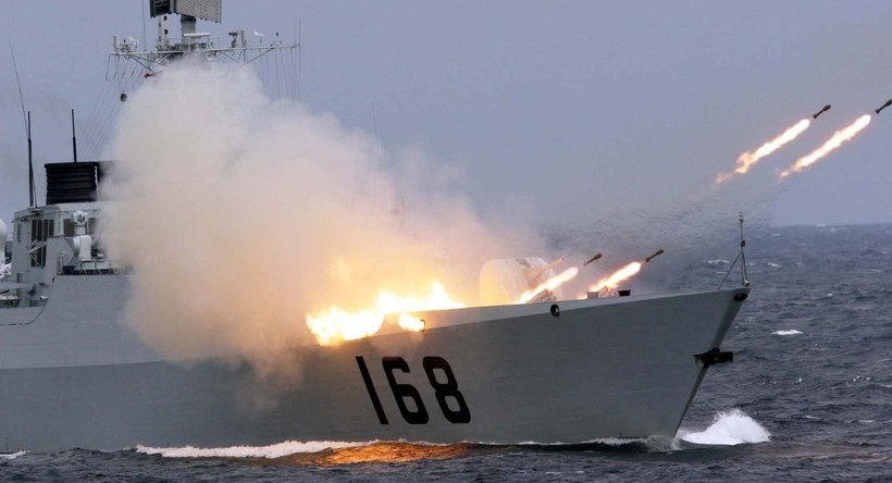 Chiến hạm Trung Quốc khai hỏa trong một cuộc tập trận