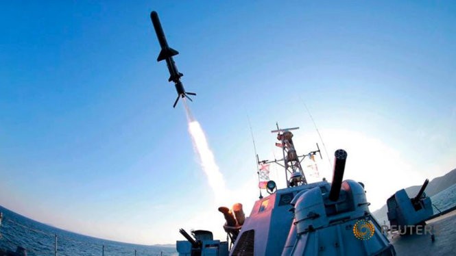 Một quả tên lửa phóng lên bởi Quân đội Nhân dân Triều Tiên - Ảnh: Reuters
