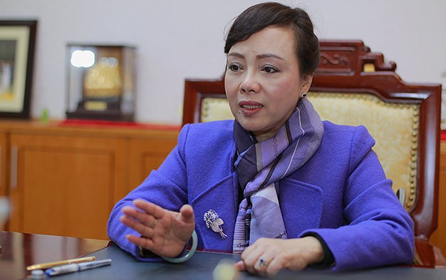 Bộ trưởng Bộ Y tế Nguyễn Thị Kim Tiến là bộ trưởng đầu tiên trong Chính phủ đương nhiệm công khai địa chỉ Facebook chính thức vào tháng 3-2015.
