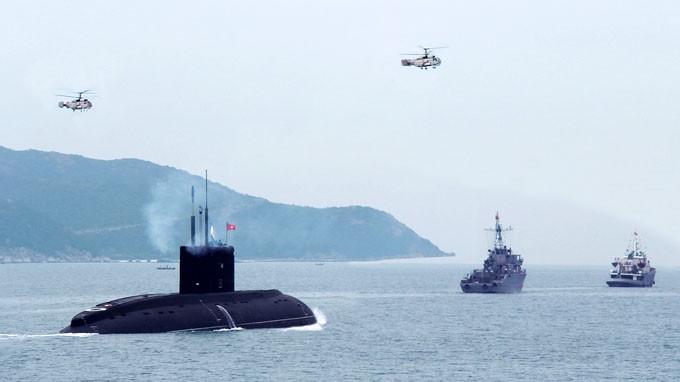 Tàu ngầm Kilo và trực thăng săn ngầm của hải quân Việt Nam