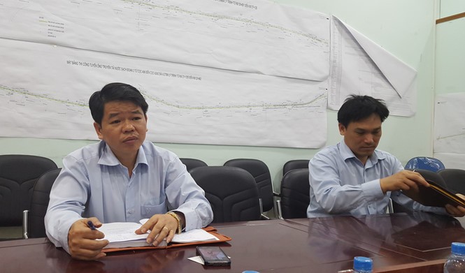 Lãnh đạo Vinasupco là Nguyễn Văn Tốn (trái) và ông Trương Quốc Dương (phải) khẳng định chất lượng ống gang dẻo của Xinxing là tốt - Ảnh: Lê Quân