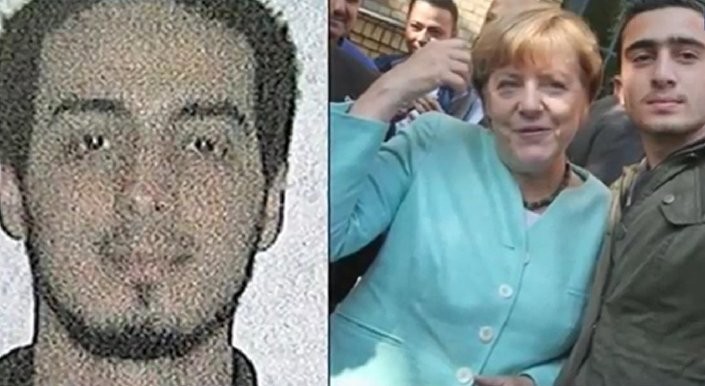 Bà Merkel chụp với người được cho là chiến binh đánh bom tự sát  
