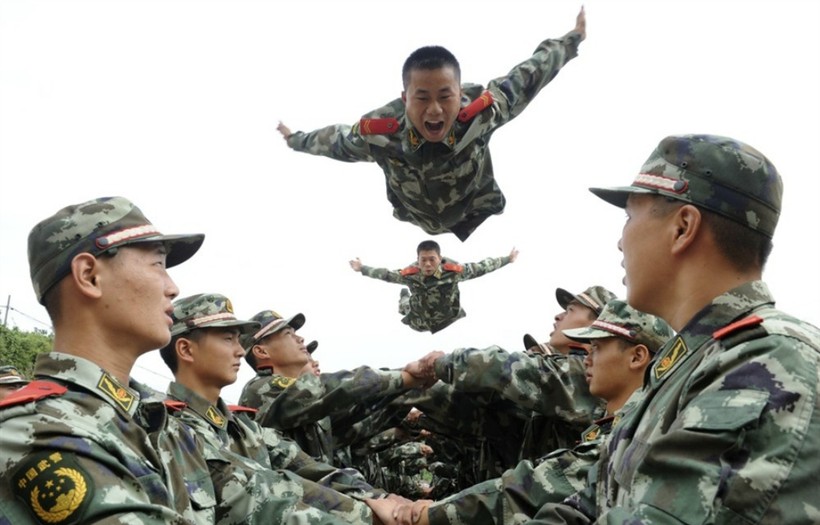 Binh sĩ quân đội Trung Quốc luyện tập