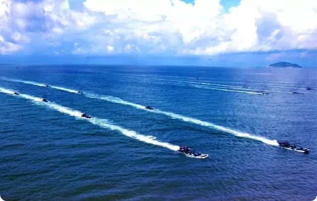 Hải quân Trung Quốc tập trận đổ bộ trên biển. Nước này đang tiến hành cuộc tập trận quy mô "chưa từng có" ở Biển Đông