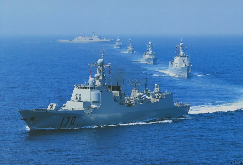 Chiến hạm hải quân Trung Quốc dàn đội hình tập trận trên biển