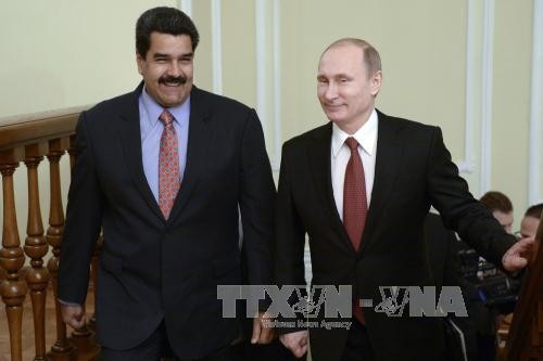 Ngày 15/1, tại Moskva, Tổng thống Nga Vladimir Putin (phải) đã có cuộc hội đàm với Tổng thống Venezuela Nicolas Maduro, thảo luận về tình hình thị trường dầu mỏ thế giới. Ảnh: AFP/TTXVN