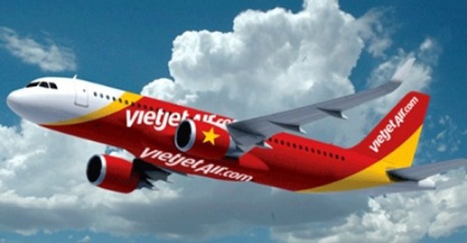 Với kế hoạch IPO để thu 800 triệu USD, Vietjet Air có thể phải chọn thị trường Hong Kong hoặc Singapore để bán cổ phiếu. Ảnh: Bloomberg.