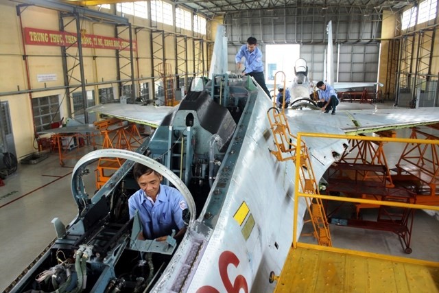 Thăm A32 - nhà máy sửa chữa, bảo dưỡng máy bay tiêm kích của VN