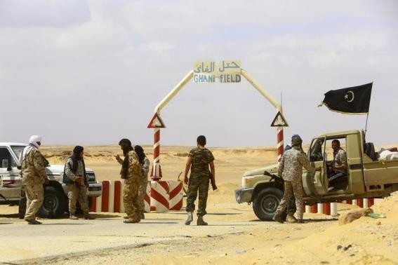 Lực lượng bảo vệ được điều động canh giữ mỏ dầu Al-Ghani.
