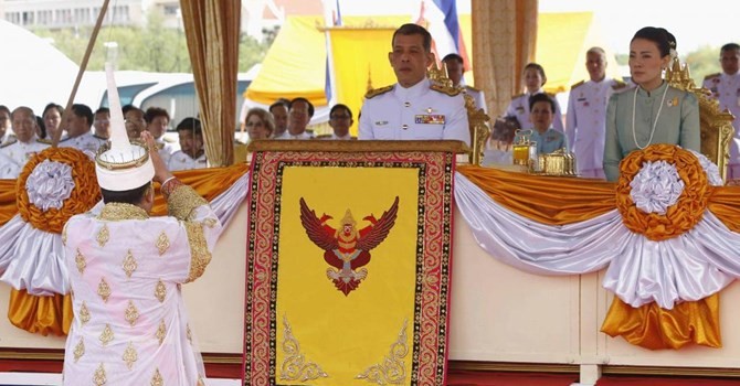 Thái tử Thái Lan Maha Vajiralongkorn và Vương phi Srirasmi tại Bangkok ngày 13/05/2014. Ảnh tư liệu REUTERS/Chaiwat Subprasom/Files
