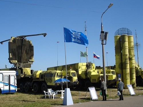 Hệ thống tên lửa phòng không S-300PMU của Nga