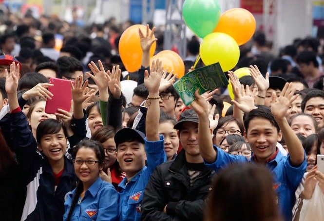 Hàng ngàn bạn trẻ đến tham dự Ngày hội tư vấn tuyển sinh - hướng nghiệp năm 2015 tại Hà Nội (15-3) - Ảnh: Nguyễn Khánh