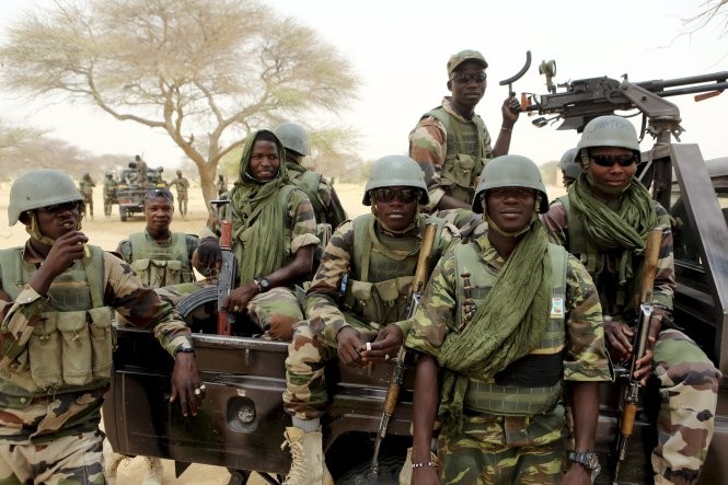 Lực lượng đặc nhiệm Nigeria chuẩn bị tấn công Boko Haram tại Diffa - Ảnh: Reuters