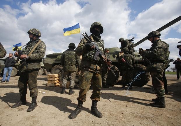 Quân đội Ukraine bắn phá dữ dội gần Mariupol 