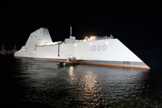 Tàu khu trục tàng hình lớp Zumwalt siêu hiện đại của hải quân Mỹ - Ảnh: Navy.mil