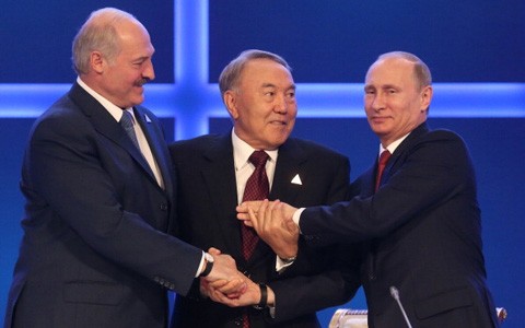 Tổng thống 3 nước Nga, Kazakhsatan, Belarus trong Liên minh Kinh tế Á-Âu. Ảnh: RIA Novosti