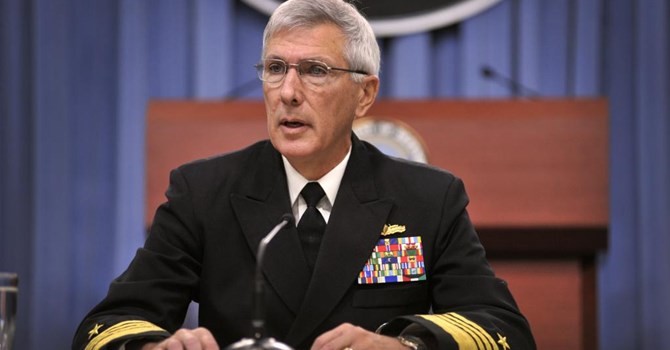Đô đốc Samuel J. Locklear, Tư lệnh lực lượng Mỹ ở vùng Thái Bình Dương, họp báo về an ninh Châu Á tại Bộ Quốc phòng Hoa Kỳ, tháng 6/2012 - Ảnh Bộ Quốc phòng Mỹ