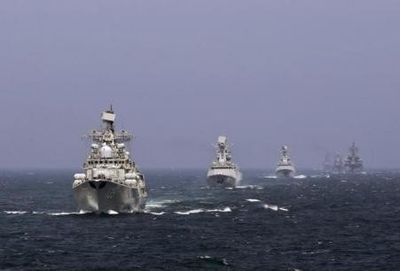 Tàu hải quân Nga và Trung Quốc tập trận chung hồi tháng 5/2014. Ảnh: Reuters