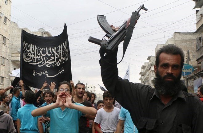 Một tay súng thuộc Mặt trận Al-Nusra ở Syria. (Nguồn: AFP)