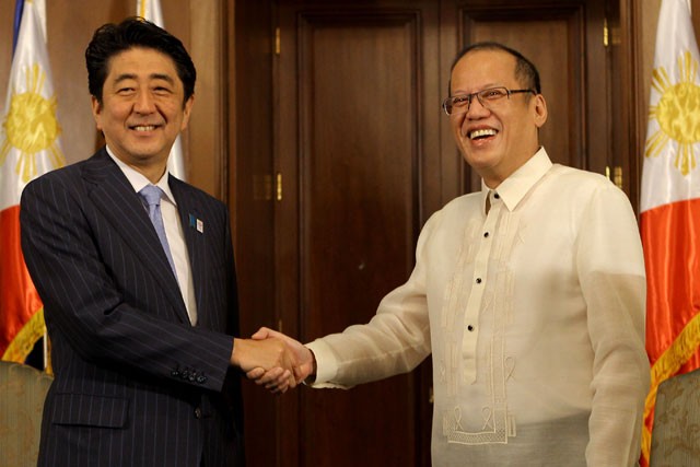Tổng thống Philippines Aquino và Thủ tướng Nhật Bản Abe