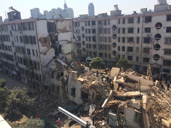 Trung Quốc sập chung cư cao tầng nhiều người chết