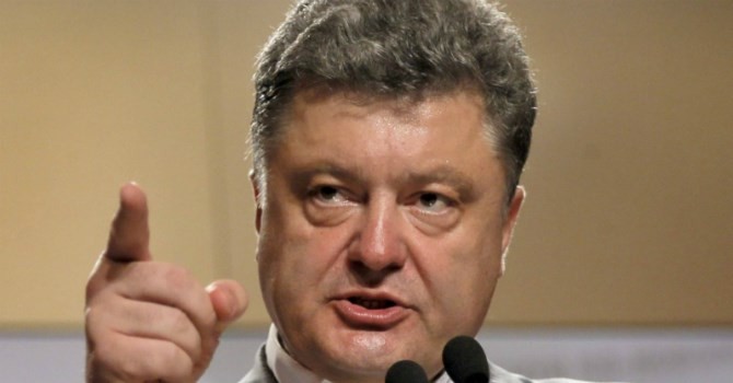 "Đó là một khoản hối lộ", ông Poroshenko trả lời phỏng vấn Bloomberg tại Kiev. 