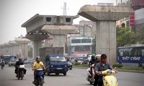 Thủ tướng cho biết nợ công của Việt Nam chủ yếu dành cho phát triển kết cấu hạ tầng Ảnh: Bá Đô