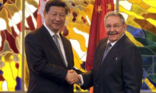 Chủ tịch Tập Cận Bình và Chủ tịch Raul Castro trong cuộc gặp năm 2014. Ảnh: Reuters