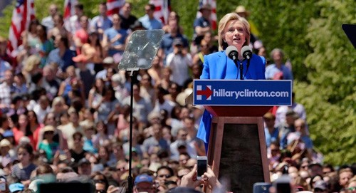 Bà Hillary Clinton phát biểu khởi động chính thức chiến dịch tranh cử tổng thống ở New York.
