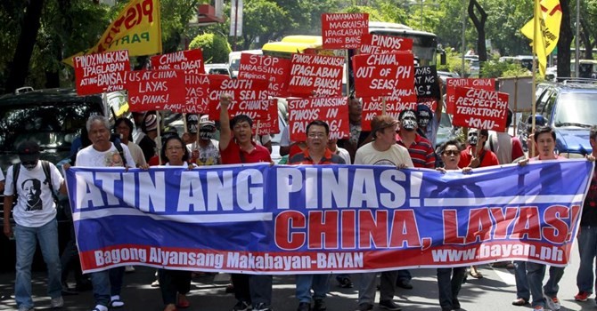 Biểu tình tại Manila ngày 07/07/2015 phản đối Trung Quốc xâm lấn lãnh hải Philippines trên Biển Đông. Ảnh Reuters