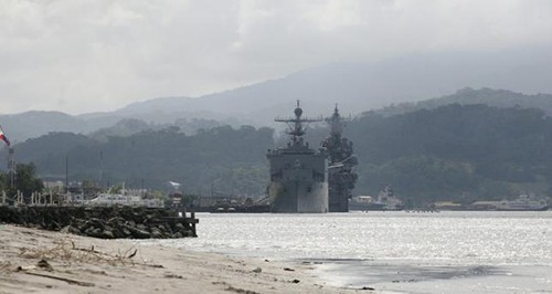 Tàu chiến Mỹ đỗ tại Vịnh Subic ở phía bắc Manila, Philippines hồi tháng 10/2014. Ảnh: Reuters