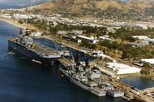 Tàu chiến Mỹ neo đậu trong vịnh Subic năm 1992. Ảnh: US Navy