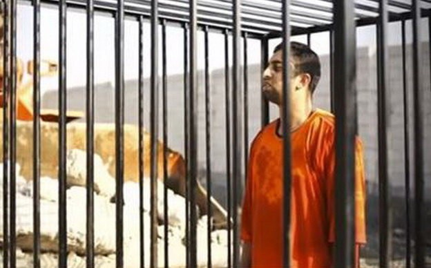 Phi công người Jordan Maaz al-Kassasbe bị IS thiêu sống hồi tháng 2 năm nay - Ảnh: Reuters
