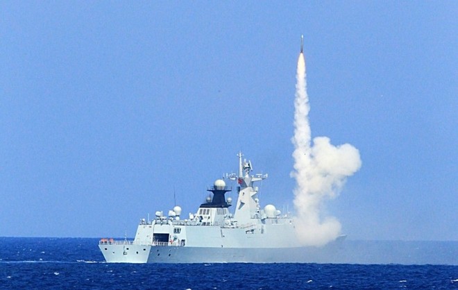 Hải quân Trung Quốc hôm qua tập trận bắn đạn thật trên Biển Đông với mục đích nước này đưa ra là tăng cường khả năng tác chiến trên biển. 