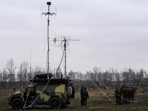 Hệ thống áp chế tín hiệu radio mới Leer-2 tích hợp trên xe Tigr của Nga