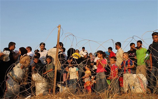 Người tị nạn Syria tại biên giới với Thổ Nhĩ Kỳ ở Hatay. Ảnh: EPA