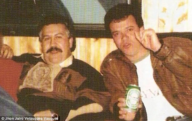 Kẻ sát nhân: 'Popeye' Vasquez (phải) đã giết hơn 300 người và ra lệnh giết 3.000 (trái) trong triều đại khủng bố Pablo Escobar