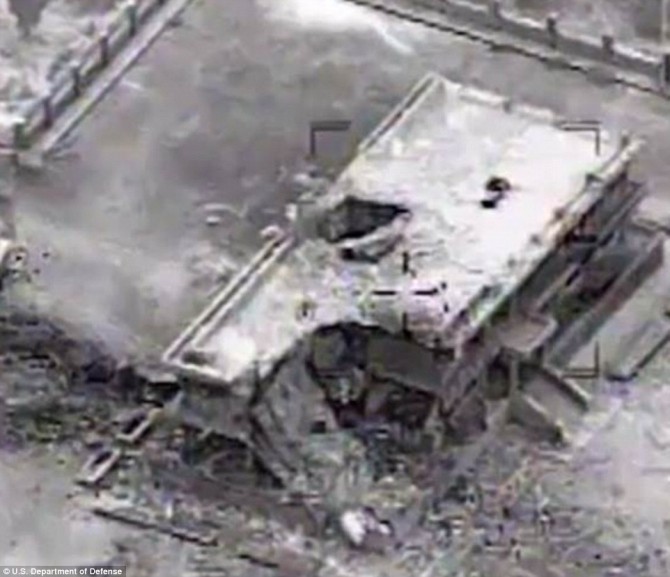 Căn cứ của khủng bố IS bị trúng bom