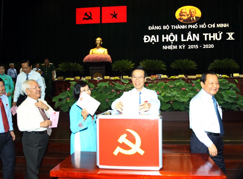 Các đại biểu bầu BCH khóa mới. Ảnh: VGP/Phan Hoàng