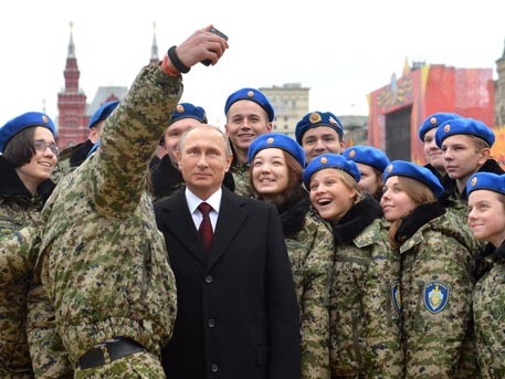 Video: Chụp ảnh selfie với ông Putin