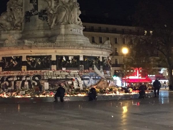 Paris "đứng tim" vì vụ nổ pháo báo động khủng bố giả