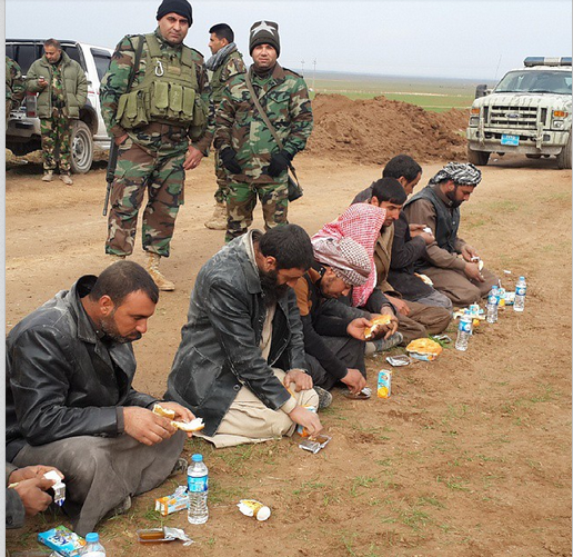 Chiến binh IS bị dân quân người Kurd bắt trong chiến trận