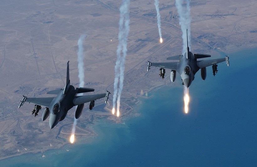 Video: Không quân liên minh do Mỹ dẫn đầu không kích IS