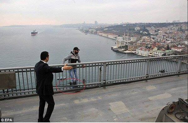 Sự thực vụ "cứu người tự sát" của tổng thống Thổ Nhĩ Kỳ Erdogan