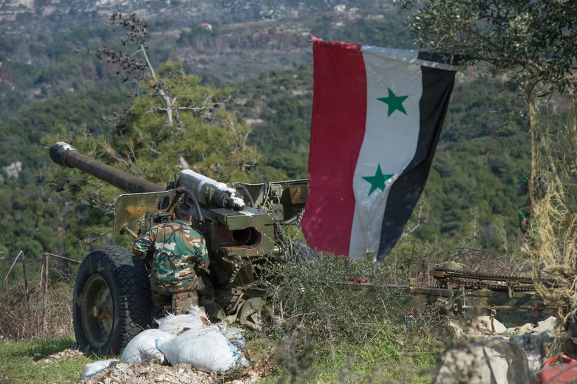 Latakia, Quân đội Syria dùng pháo binh và không quân san phẳng mục tiêu