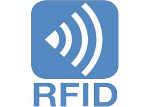RFID là công nghệ nhận dạng sóng vô tuyếntừ xa, cho phép dữ liệu trên một con chíp được đọc một cách "không tiếp xúc"qua đường dẫn sóng vô tuyến ở khoảng cách từ 50 cm tới 10 m, tùy theo kiểu của thẻ nhãn RFID (Ảnh minh họa. Nguồn: Internet)