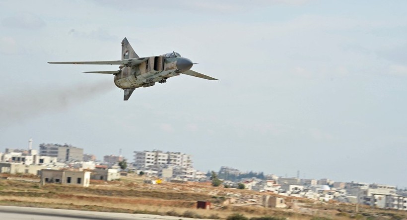 Không quân Syria liên tục không kích IS trên thành phố Deir Ezzor