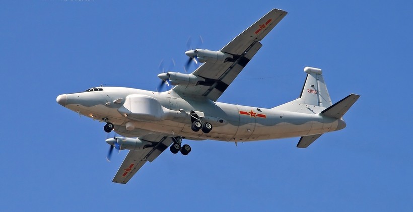 Máy bay chiến tranh tâm lý kiêm tác chiến điện tử  Y-8GX7 Trung Quốc
