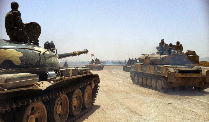 Xe tăng quân đội Syria trên đường tiến về Raqqa