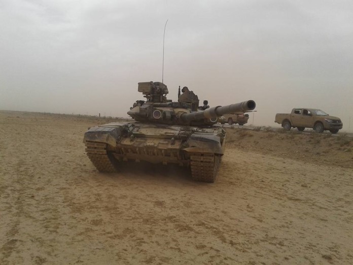 Xe tăng T-90 quân đội Syria ở Raqqa